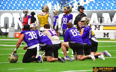 Washington Huskies 2024 Cfp National Championship Saturday Practice