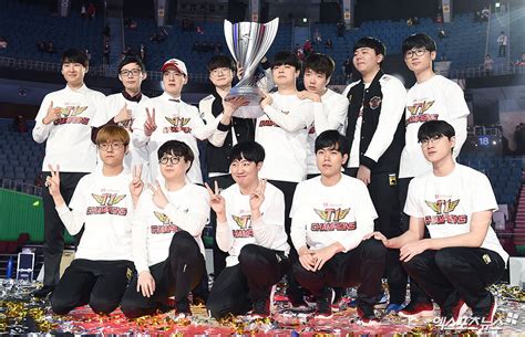 Sk텔레콤 T1 왕조 재건을 알리는 Lck 우승 포토 네이트 스포츠