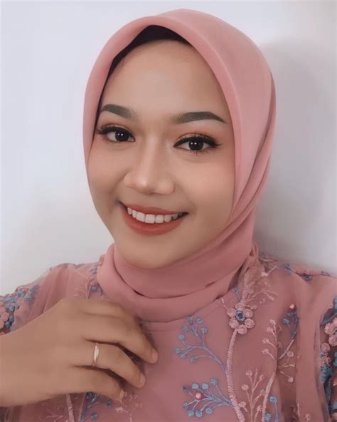 Graduation Hijab Makeup Looks Trong