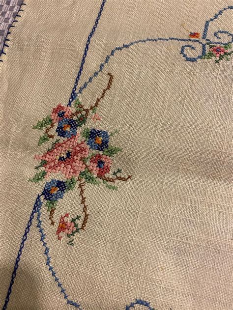 Gorgeous Hand Stitched Cross Stich Vintage Bouquet Flowers Table Runner