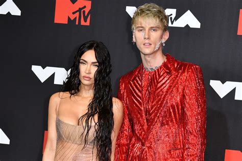 Megan Fox sparks Machine Gun Kelly breakup rumors with deleted pics
