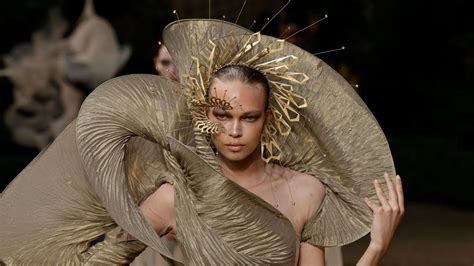 Iris Van Herpen Haute Couture Fall Winter Youtube