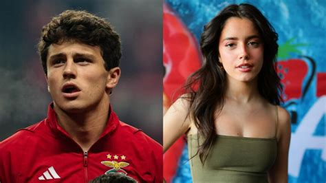 João Neves ao lado da atriz Madalena Aragão a assistir ao jogo do Benfica