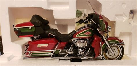 FRANKLIN MINT HARLEY DAVIDSON ULTRA CLASSIC ELECTRA GLIDE 2005 HOLIDAY