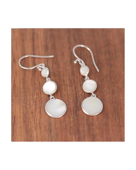 Boucles d Oreilles Pendantes trois disques de nacre serties argent rhodié