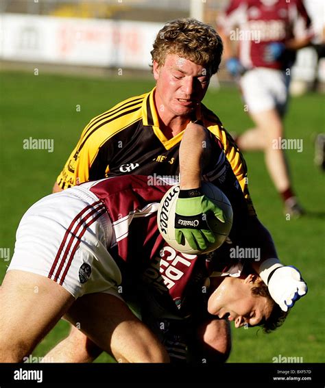 Hurling gaa hi-res stock photography and images - Alamy