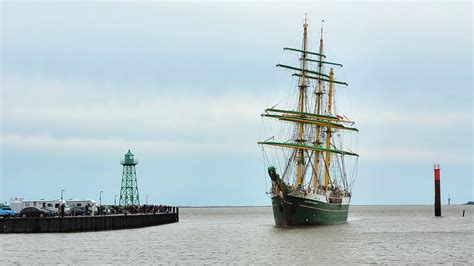 Alexander Von Humboldt Ii Wieder In Bremerhavener Heimathafen Buten