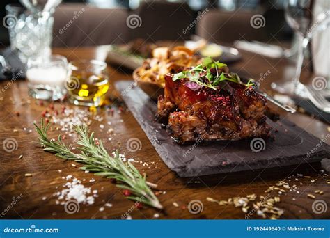 Costillas De Cerdo Cocinadas A Baja Temperatura Salsa De Grosella