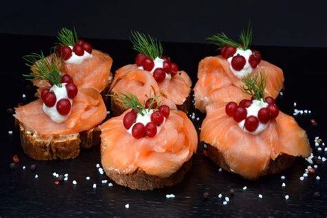 Schlemmer Canapés mit Rächerlachs auf Roggenbrot