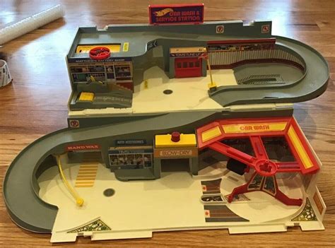 Vintage Hot Wheels Car Wash Service Center Station Sto Go Set