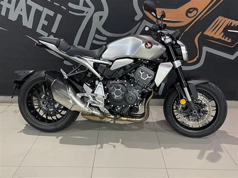 Купить б у Honda CB R инжектор передач в Москве серебристый naked bike года на Авто