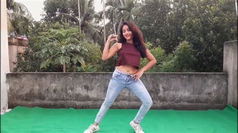 Indian Girl Dance On Bollywood Song 3 Youtube