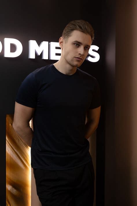 Мужская футболка темно-синего цвета купить в Нижнем Новгороде, модель №3