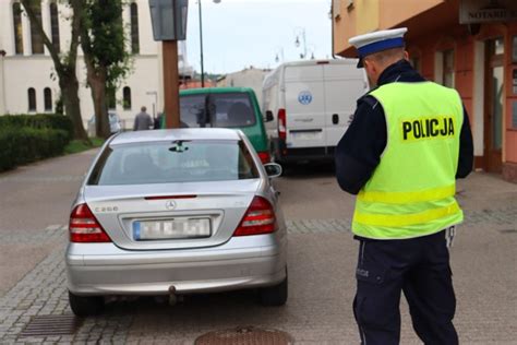 Mistrz parkowania w Bytowie odholowany na parking strzeżony Wpadł