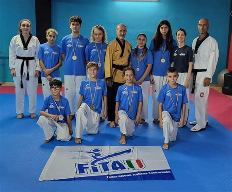 Taekwondo Il Gruppo Di Scauri Festeggia 8 Medaglie Al Lazio Combat