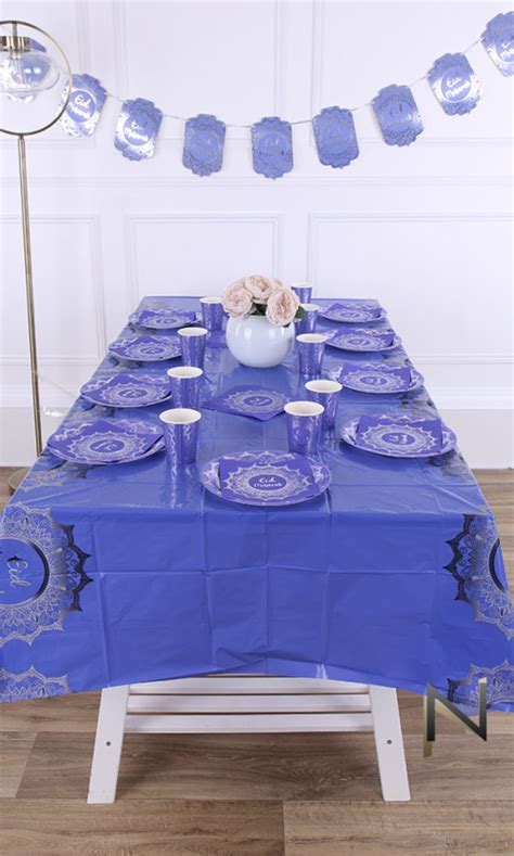 Nappe en plastique Eid Mubarak bleu nuit et argentée 130 x 220 cm