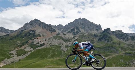 Hora Y Dónde Ver La Etapa 15 Del Tour De Francia Sigue La Montaña Aguardando Por Los