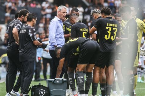 Botafogo se complica no Carioca após derrota para o Vasco veja