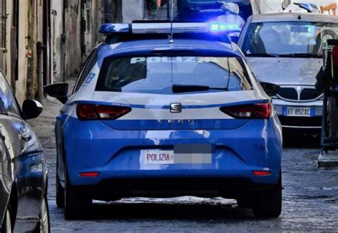 Napoli Rapinatore Enne Morto Durante Sparatoria Con La Polizia