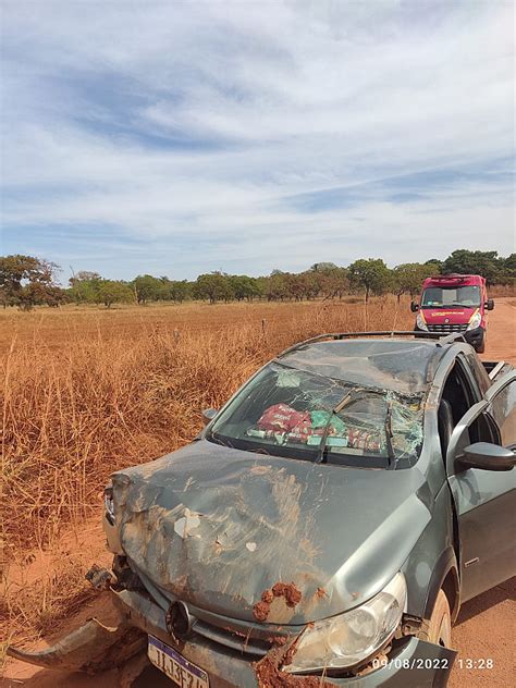 Carro Capota E Deixa Duas Pessoas Feridas Na Zona Rural De Formosa