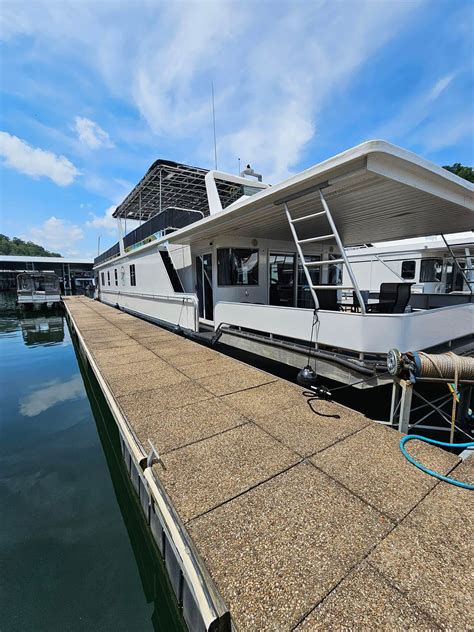 New Listing 2003 18x80 Rare 6 Bedroom Fantasy Houseboat Located on Lake