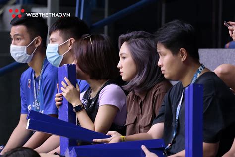 Chiêm ngưỡng dàn hot girl xuất hiện trên khán đài VBA