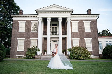 historical-rippavilla-plantation-bride-laughing-smiling-outside - Ivory Door Studio Blog•