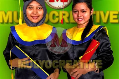 Puluhan Mahasiswa Unimor Kecewa Dapat Pakaian Wisuda Tidak Sesuai