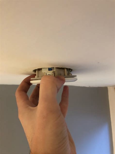 How To Change Bathroom Light Bulb Rispa