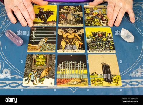 Carta del tarot el diablo fotografías e imágenes de alta resolución Alamy