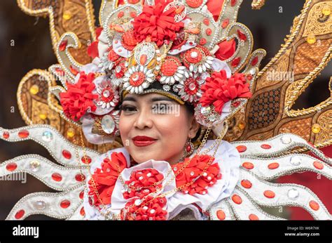 Indonesian Women Clothes Dress Hi Res Stock Photography And Images Alamy