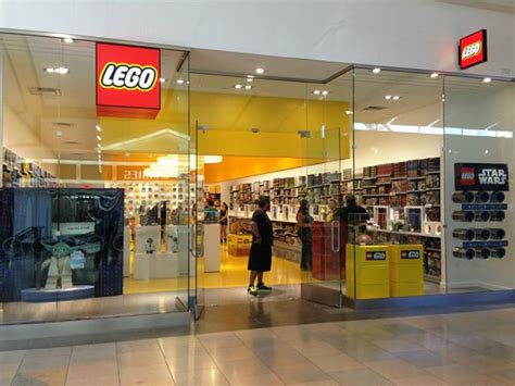 Hayden's Business Blog: Lego Store in North Star Mall is now open!