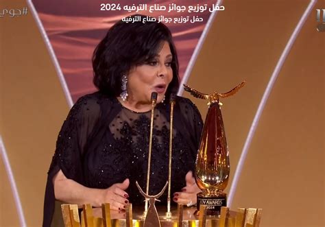 تكريم إسعاد يونس بجائزة إنجاز مدى الحياة في حفل Joy Awards