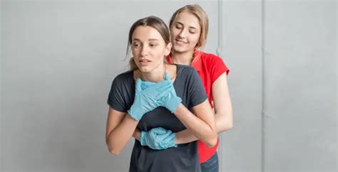 Easy Steps To Perform The Heimlich Maneuver Correctly