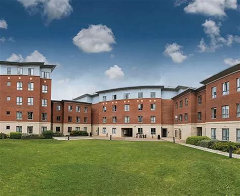 Dukes Cambridge Summer School | Campuses | Summer Boarding Courses 