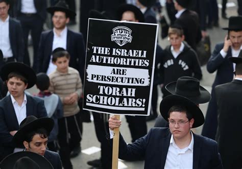 Miles de ultraortodoxos se manifiestan en Jerusalén en contra del