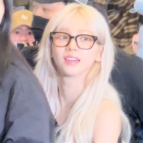 Karina Aespa Icons Lq Pfp Cute Fansite At Airport Blonde Hair Dump Photo