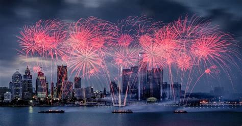 Annual Fireworks Over Detroit River Gearing Up For 60th Year Cbs Detroit