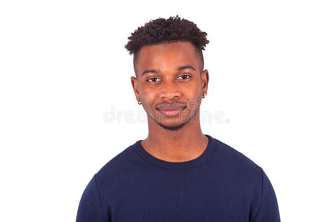 Homem Afro Americano Novo Isolado No Fundo Branco Preto Foto De Stock