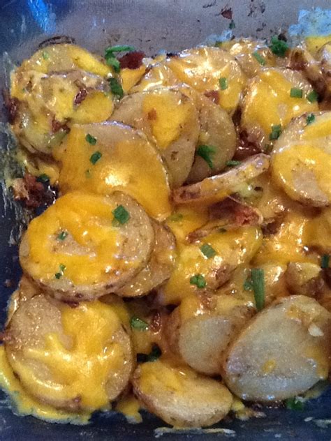 Cheesy Potato Rounds Cheesy Potatoes Food Cheesy