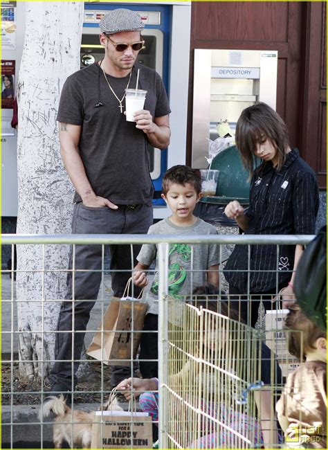 Justin Chambers Takes His Kids Out For A Spin Photo 2313671 Eva