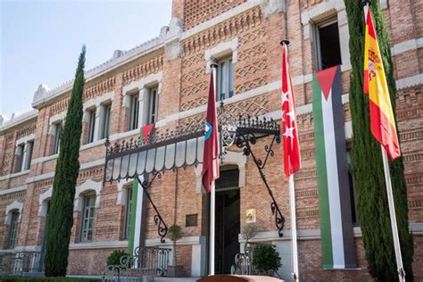 La Casa Árabe despliega en su sede de Madrid dos pendones de Palestina