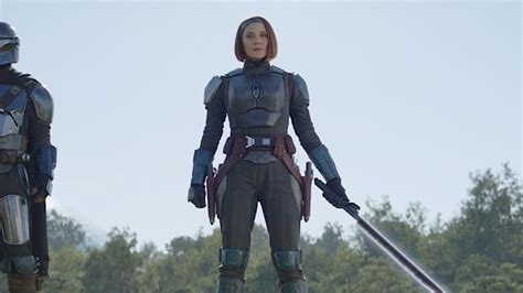 The Mandalorian S Katee Sackhoff Reveals What She S Actually Holding For Her Scenes With The