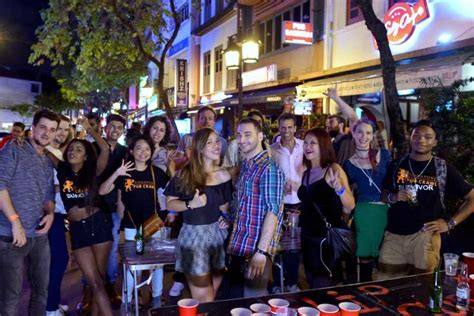 Singapore Pub Crawl - Party like a Local | GetYourGuide