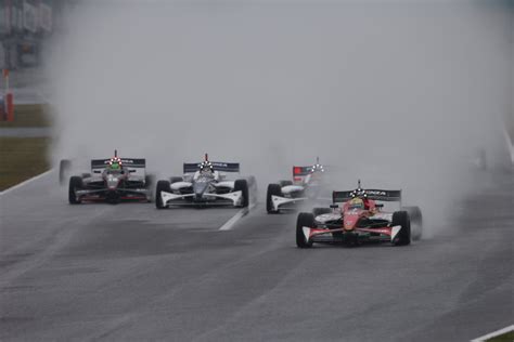 決勝レース1 雨の中20周の決勝レースがスタートした 2013年SUPER FORMULA第7戦 鈴鹿サーキット Photo