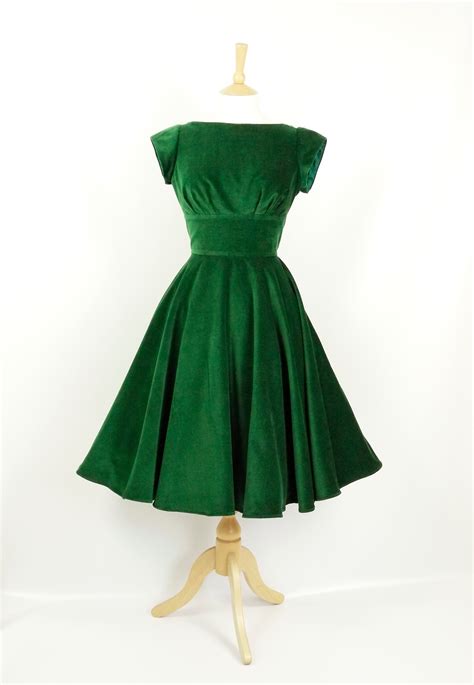 Forest Emerald Green Velvet Evening Dress With Circle Skirt and Cap