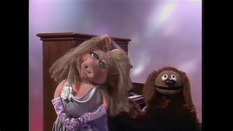 Muppet Songs Miss Piggy And Rowlf The Entertainer Youtube