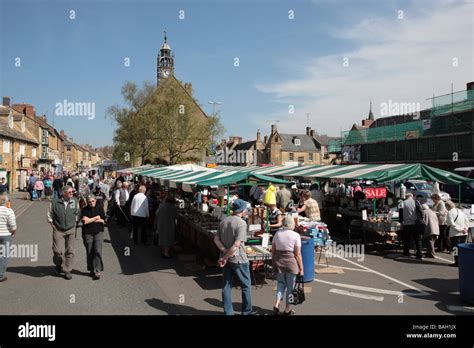 Tuesday street market, Moreton-in-Marsh, Gloucestershire Stock Photo ...