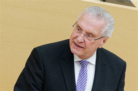 Bayern Csu Innenminister Feiert Zweifelhaften Abschiebeerfolg