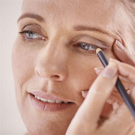 7 Essential Eye Makeup Tips For Women Over 40 Makeup For 60 Year Old